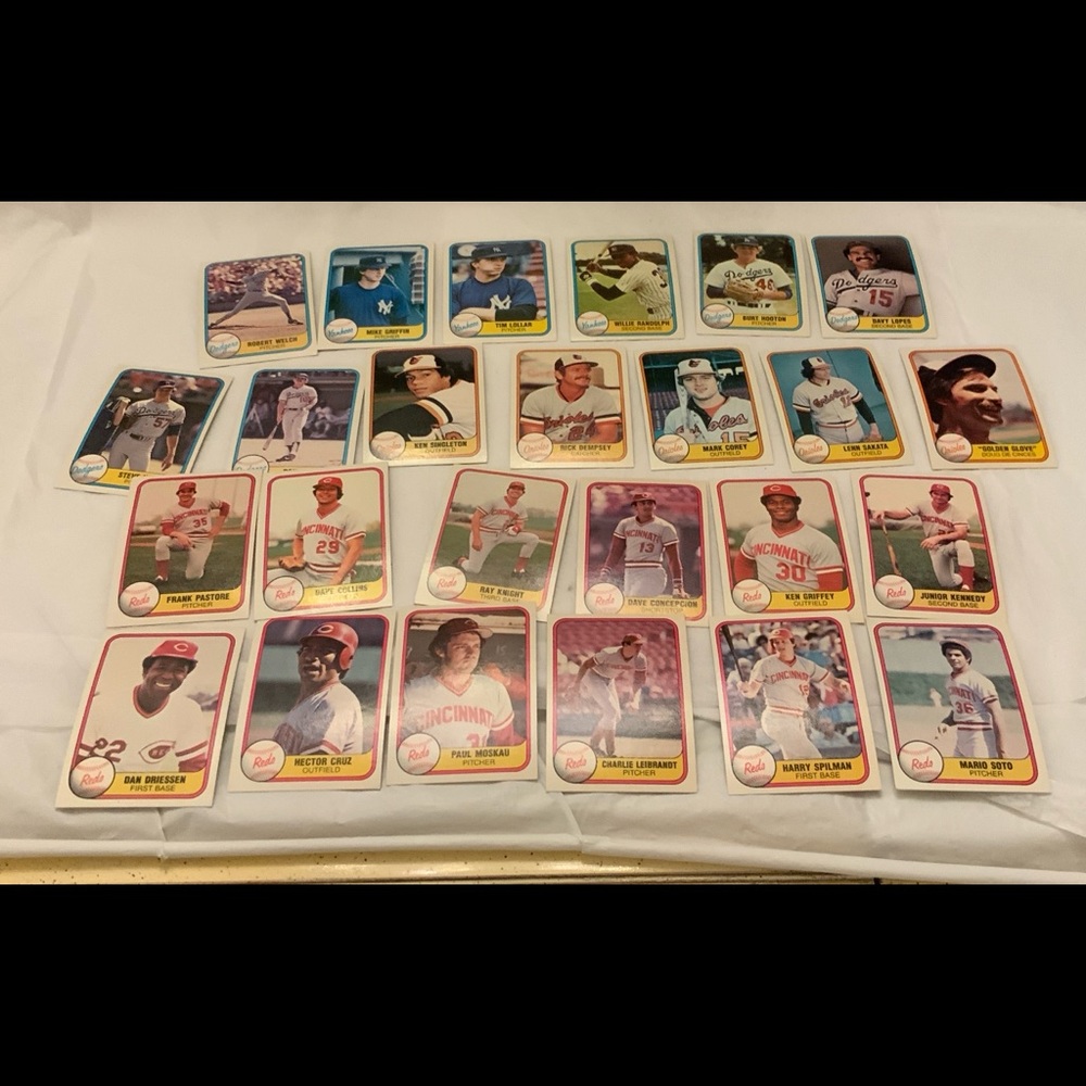 Bundle of Baseball Cards Lot 188